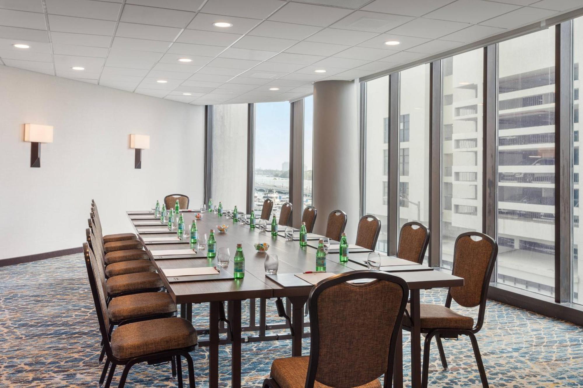 Готель Miami Marriott Biscayne Bay Екстер'єр фото